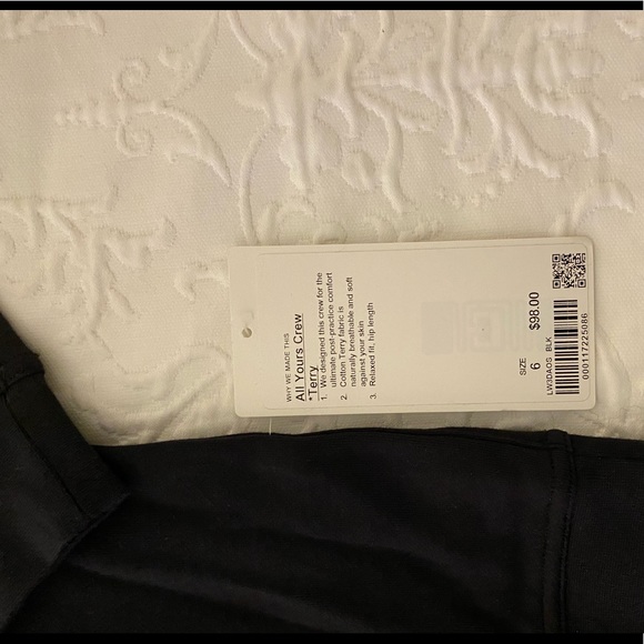 Lululemon black size 6  all yours terry NWT - Picture 3 of 4
